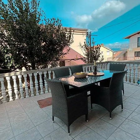 Apartman Sunny Day By Mare Gornji Karin