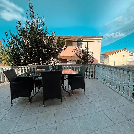 Sunny Day By Mare Apartment